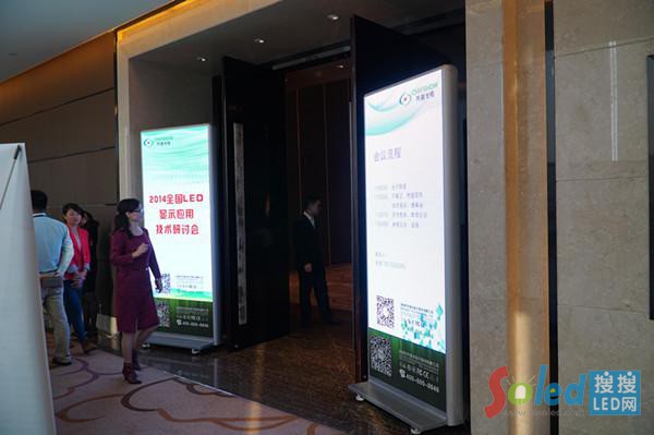 ��ӑ��(hu��)�F(xi��n)��(ch��ng)�R�չ�늸���LED�V��C(j��)