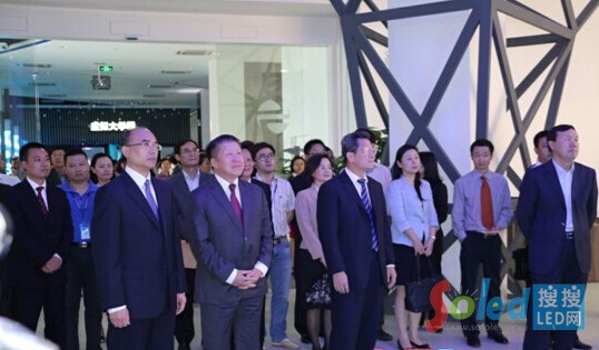 �D��ܲ��L(zh��ng)���S���L(zh��ng)���^�҃�(n��i)�ⶨλ���g(sh��)��ʾ