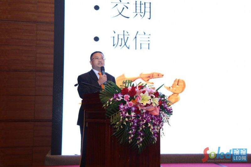 ���}���v