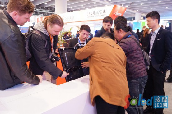 P4����С�g��LED�@ʾ����������^