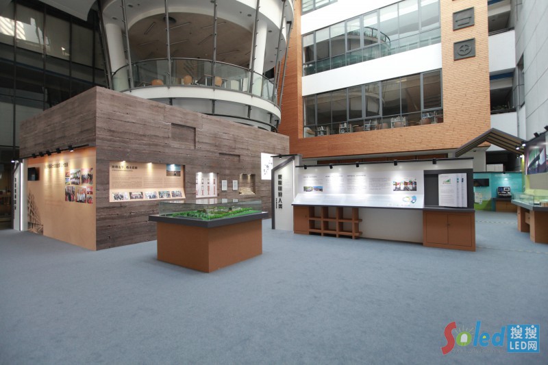 �Dһ &ldquo;�G���E&mdash;�_�_(d��)�Gɫ����չ&rdquo;�ڱ�����ʽ�_Ļ���_�_(d��)�y22���Gɫ����������H��(ji��)���c���،�(sh��)�`��(j��ng)�(y��n)��